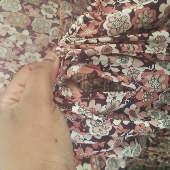 Hint of Blush Floral Dress - Picture 4 of 10